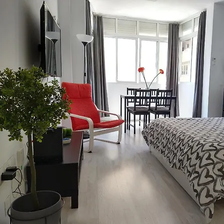 Amplio Estudio,vista Mar Y Montana, A Pasos Del Centro 托雷莫利诺斯