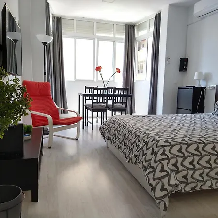 Amplio Estudio,vista Mar Y Montana, A Pasos Del Centro 托雷莫利诺斯