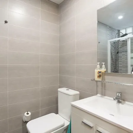 Amplio Estudio,vista Mar Y Montana, A Pasos Del Centro * 托雷莫利诺斯